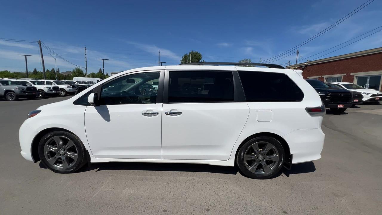 2017 Toyota Sienna SE | 8-PASS | HTD LEATHER |ALLOYS | REAR CAM | A/C Photo