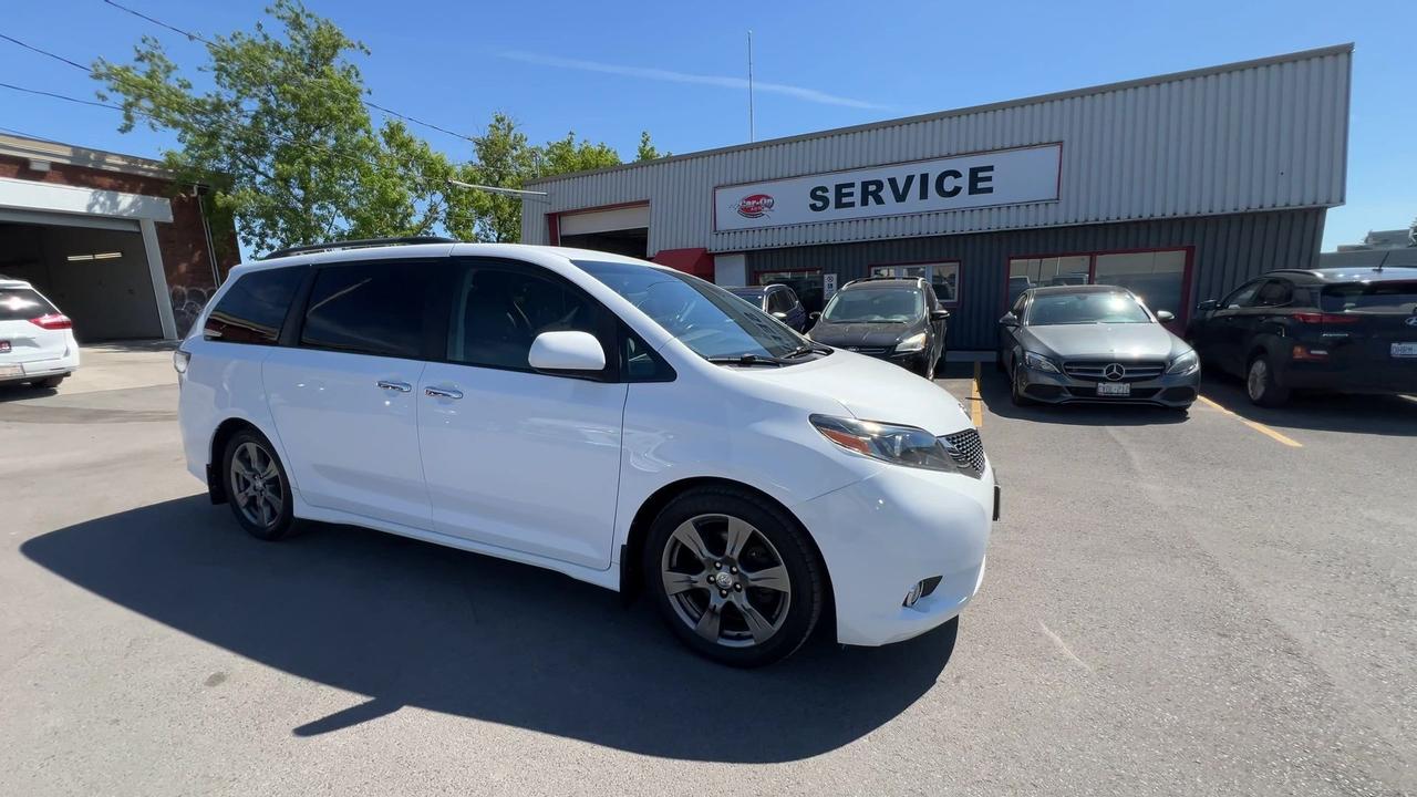 2017 Toyota Sienna SE | 8-PASS | HTD LEATHER |ALLOYS | REAR CAM | A/C Photo