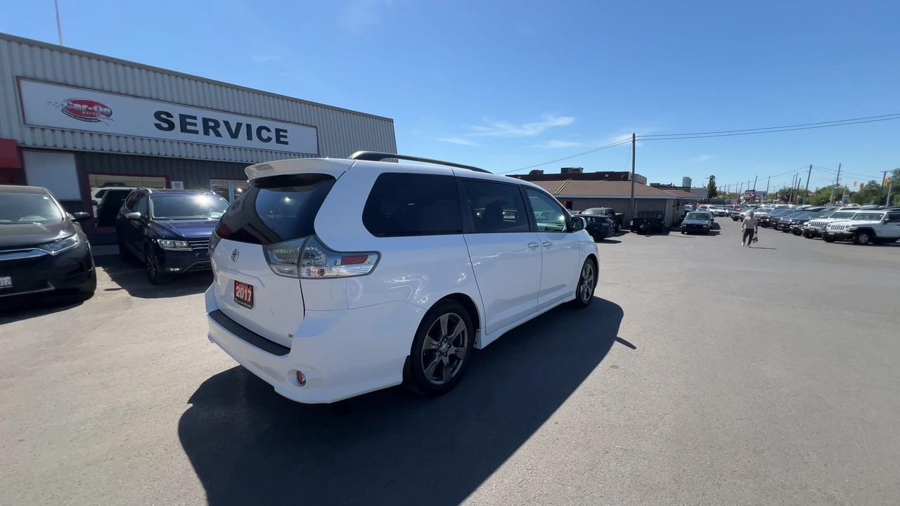 2017 Toyota Sienna SE | 8-PASS | HTD LEATHER |ALLOYS | REAR CAM | A/C Photo
