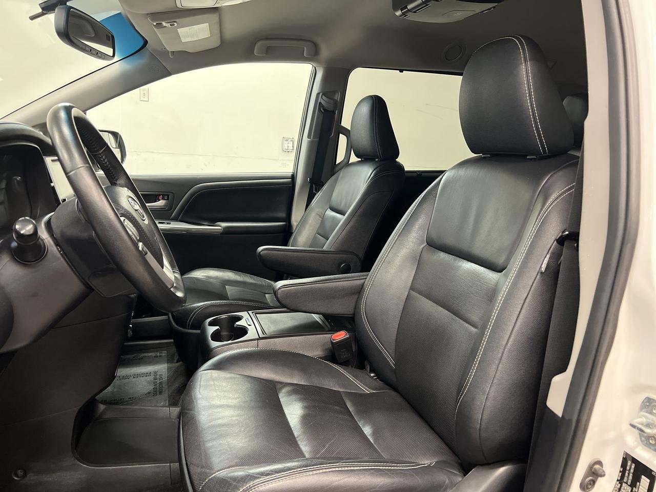 2017 Toyota Sienna SE | 8-PASS | HTD LEATHER |ALLOYS | REAR CAM | A/C Photo