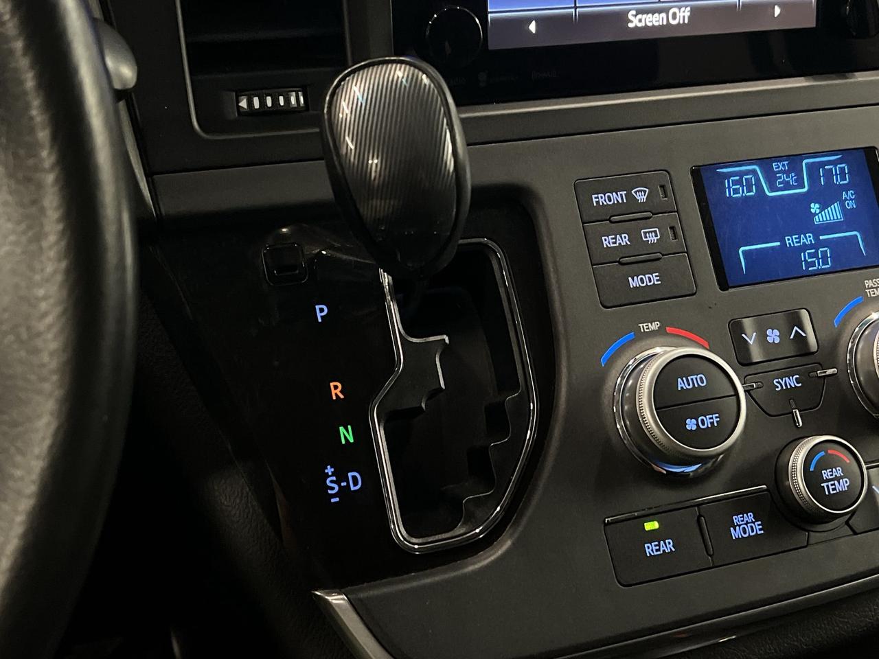 2017 Toyota Sienna SE | 8-PASS | HTD LEATHER |ALLOYS | REAR CAM | A/C Photo