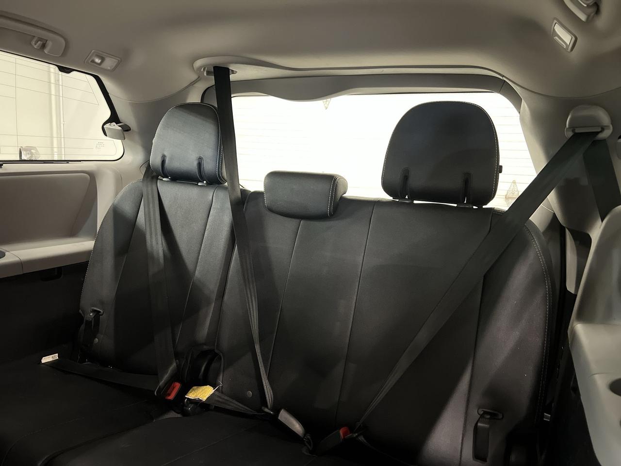 2017 Toyota Sienna SE | 8-PASS | HTD LEATHER |ALLOYS | REAR CAM | A/C Photo