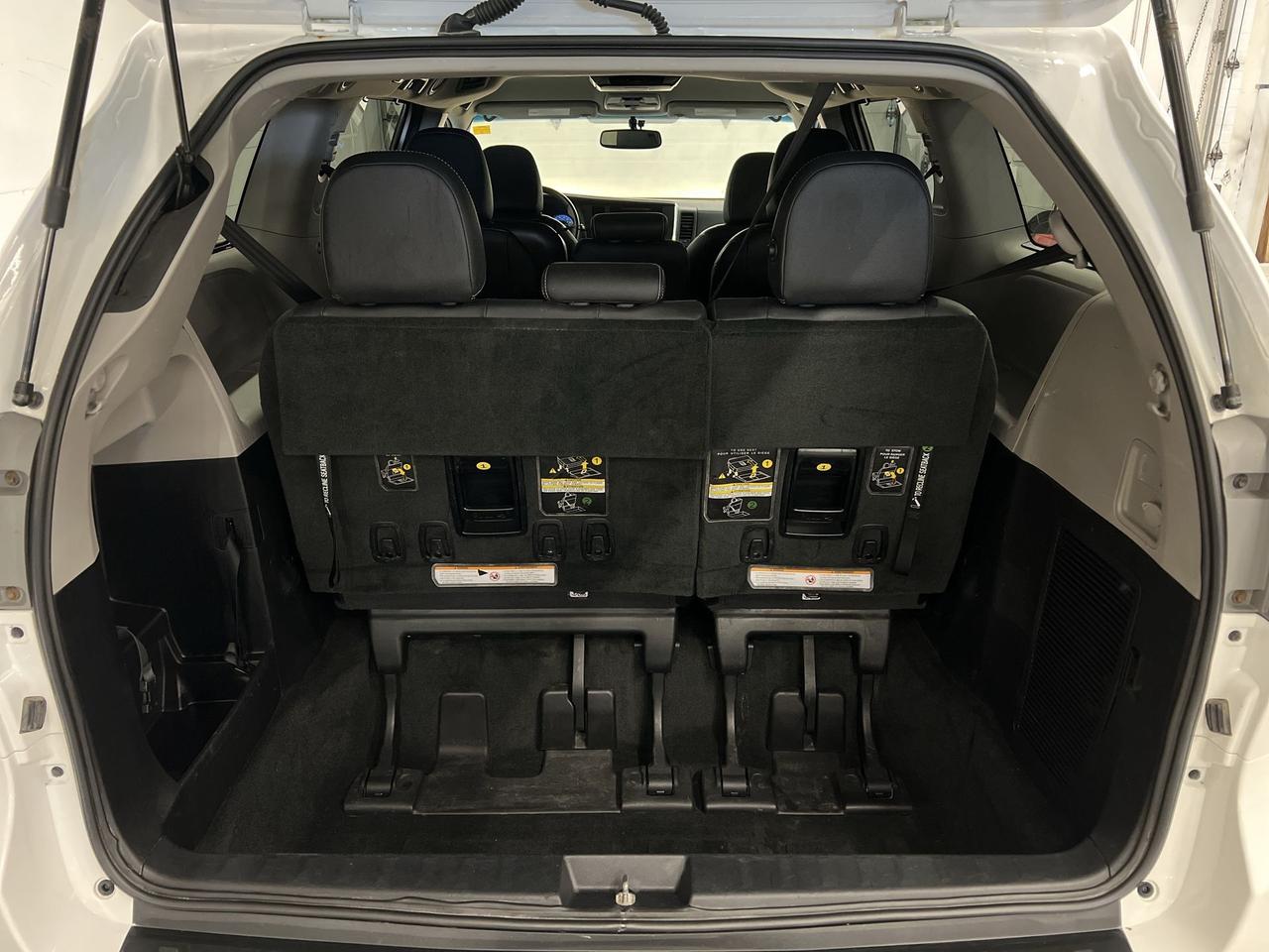 2017 Toyota Sienna SE | 8-PASS | HTD LEATHER |ALLOYS | REAR CAM | A/C Photo