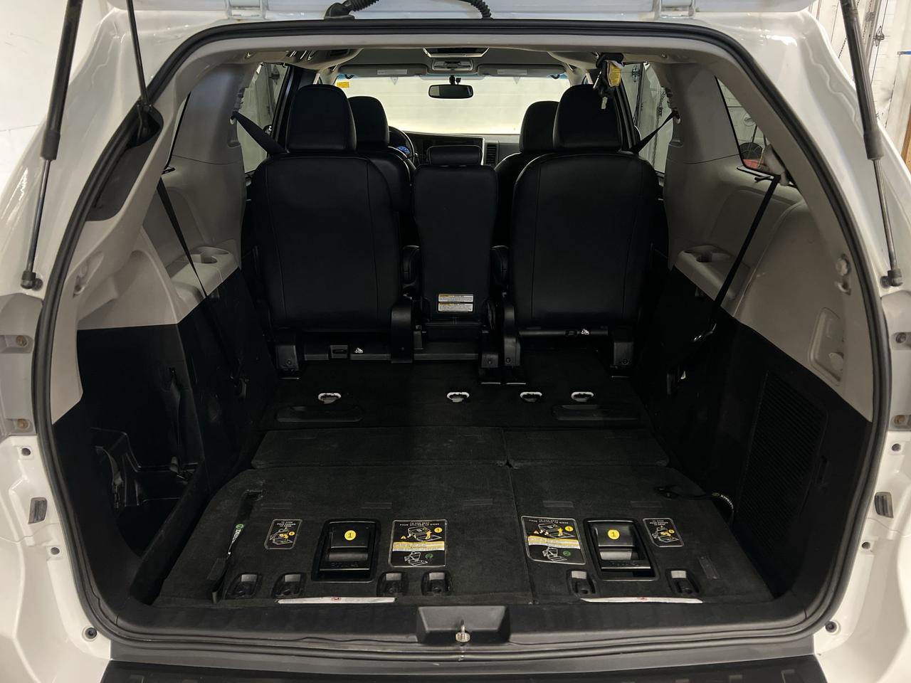 2017 Toyota Sienna SE | 8-PASS | HTD LEATHER |ALLOYS | REAR CAM | A/C Photo