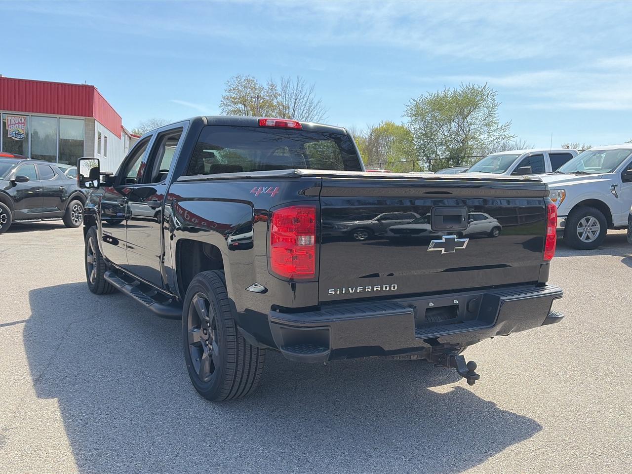 2018 Chevrolet Silverado 1500 CUSTOM, 6 PASSENGER, BACK UP CAMERA! Photo