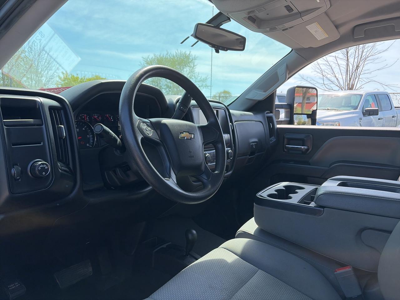 2018 Chevrolet Silverado 1500 CUSTOM, 6 PASSENGER, BACK UP CAMERA! - Photo #10