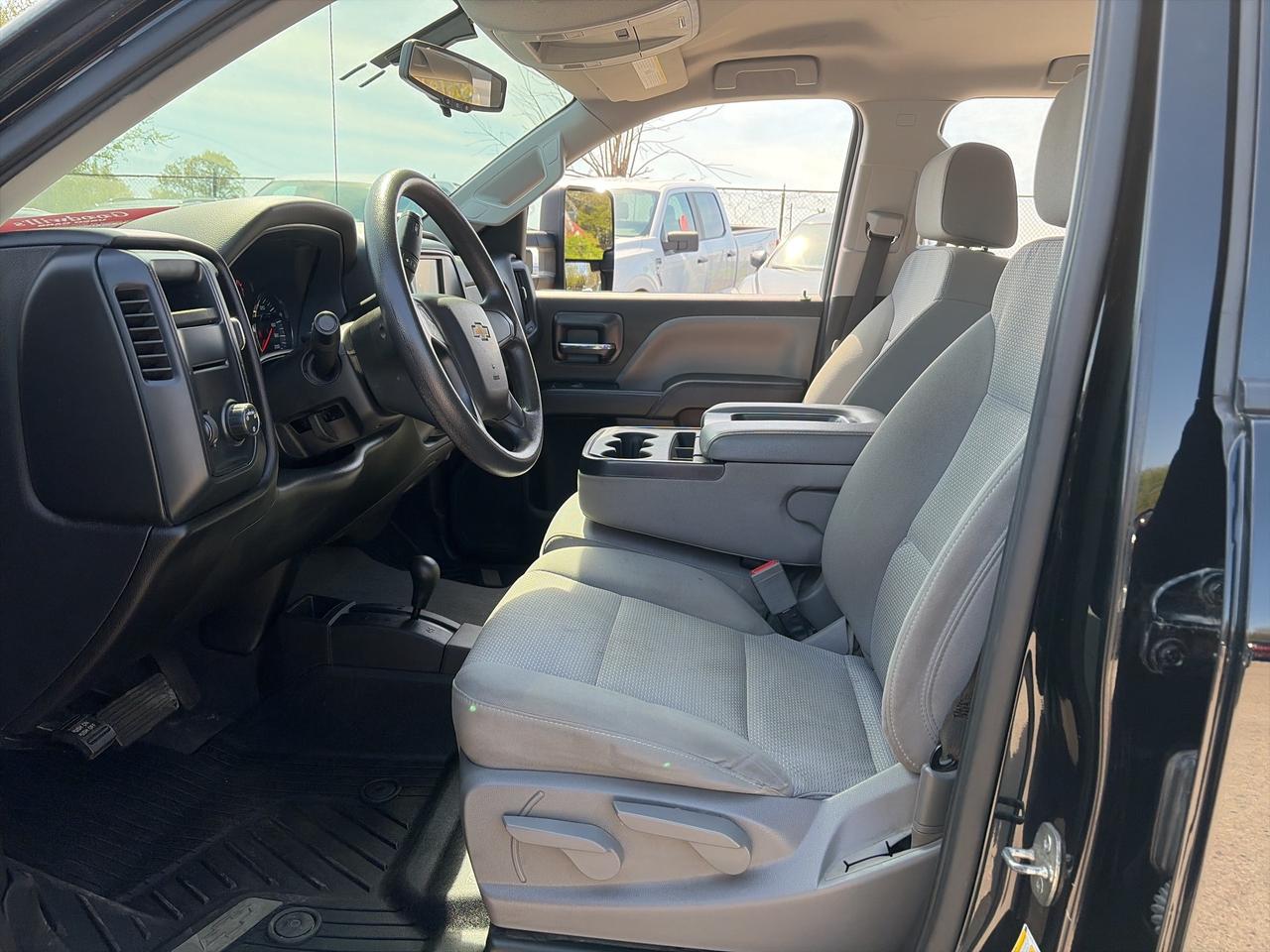 2018 Chevrolet Silverado 1500 CUSTOM, 6 PASSENGER, BACK UP CAMERA! - Photo #11