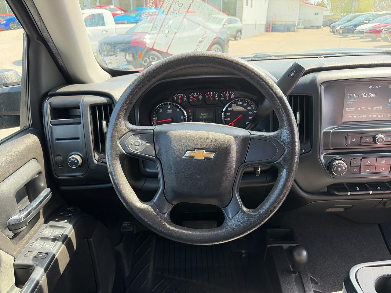 2018 Chevrolet Silverado 1500 CUSTOM, 6 PASSENGER, BACK UP CAMERA! Photo
