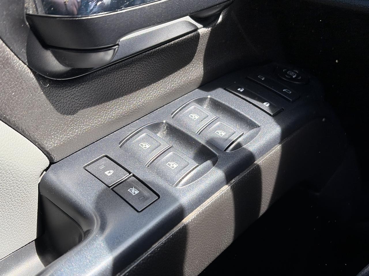 2018 Chevrolet Silverado 1500 CUSTOM, 6 PASSENGER, BACK UP CAMERA! Photo