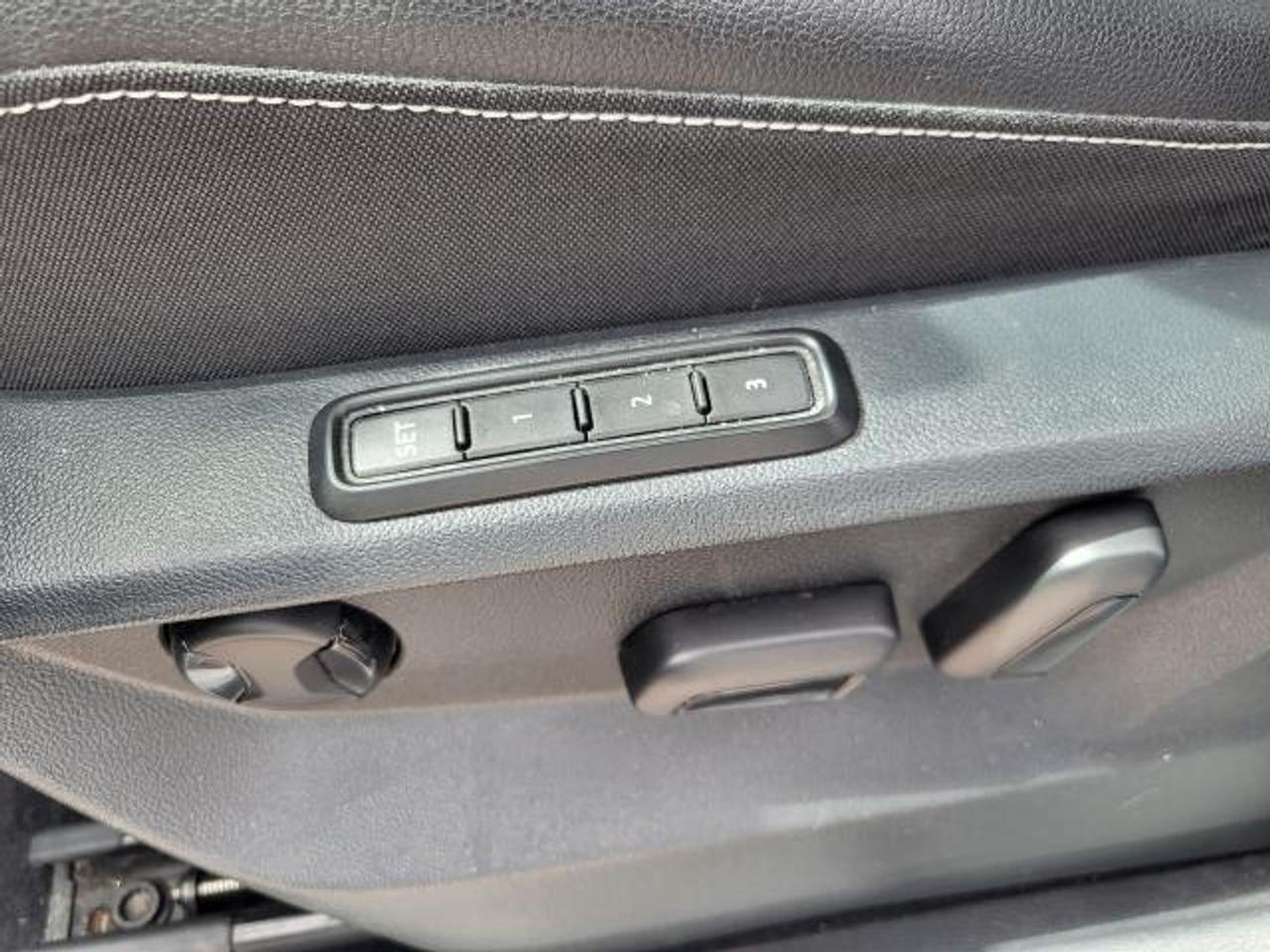 2021 Volkswagen Tiguan RLINE Photo