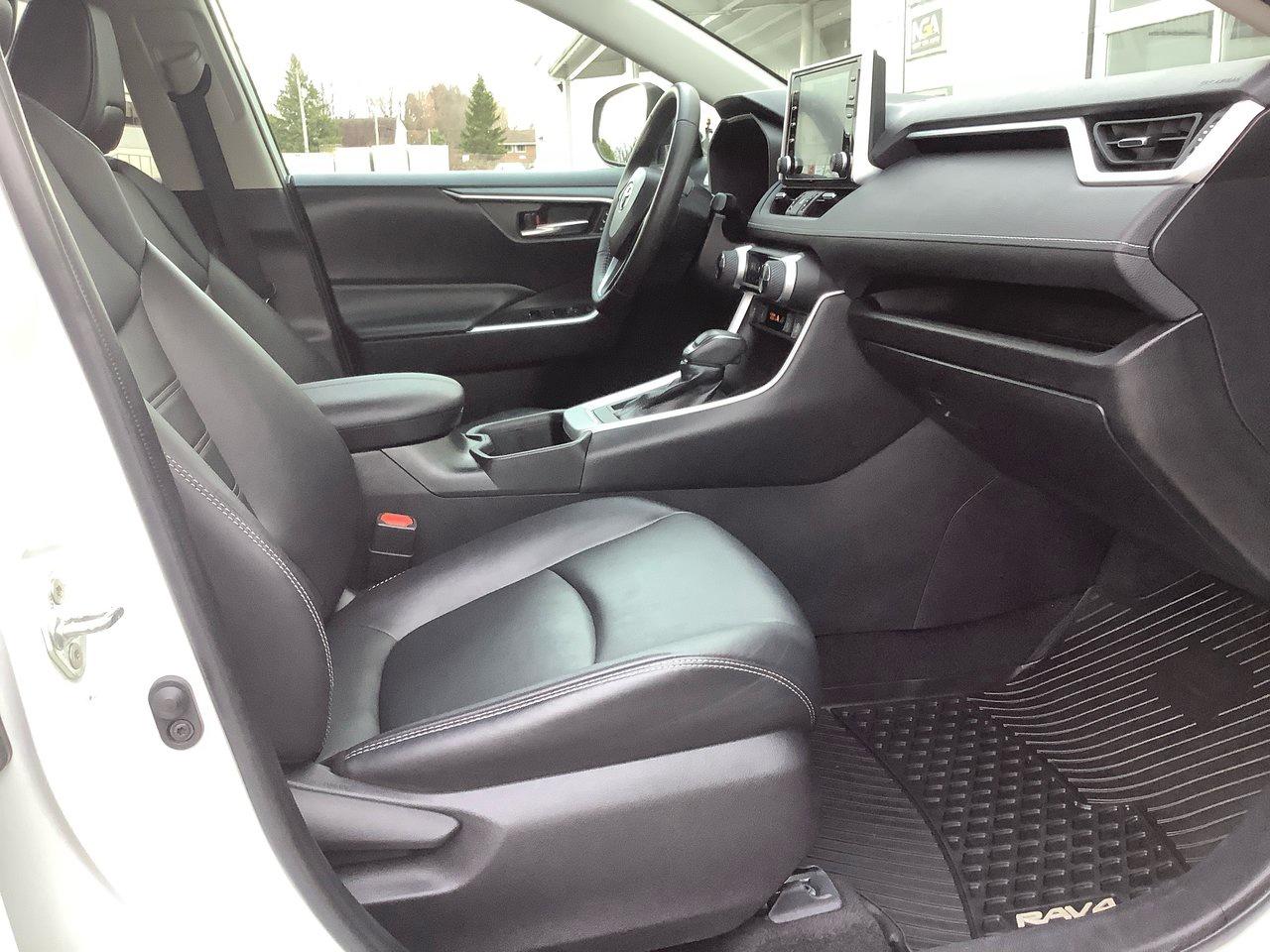 2022 Toyota RAV4 XLE Photo