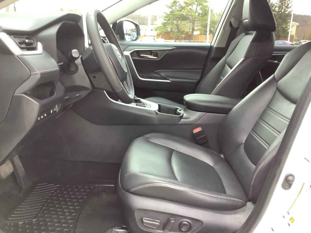 2022 Toyota RAV4 XLE Photo