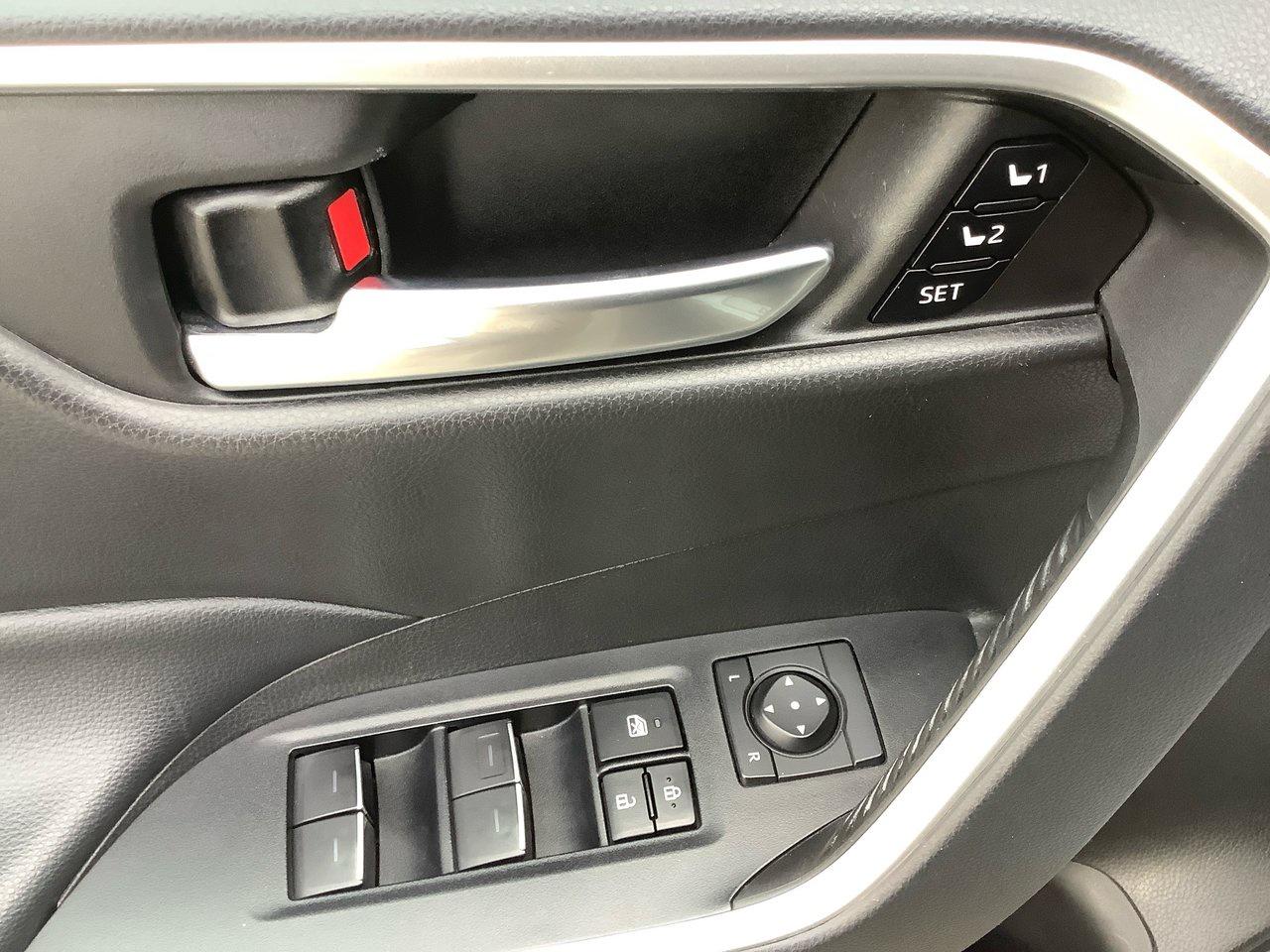 2022 Toyota RAV4 XLE Photo