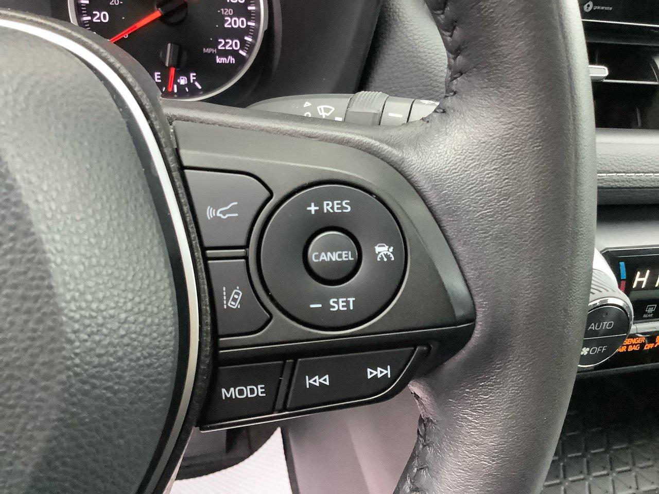 2022 Toyota RAV4 XLE Photo