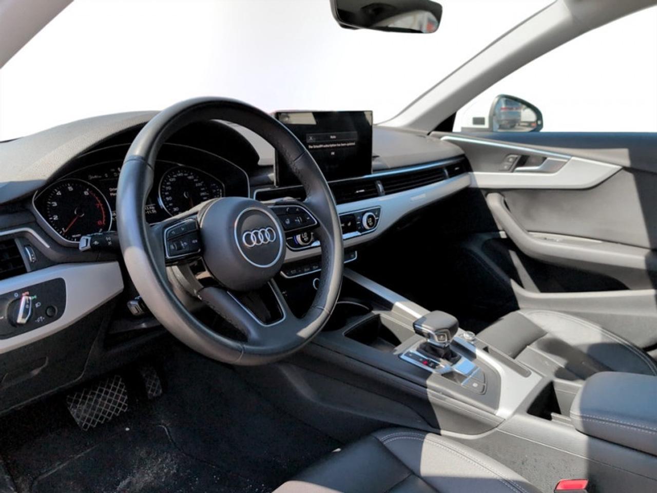 2023 Audi A4 Sedan Komfort 45 TFSI quattro  *CLEAN CF* Photo