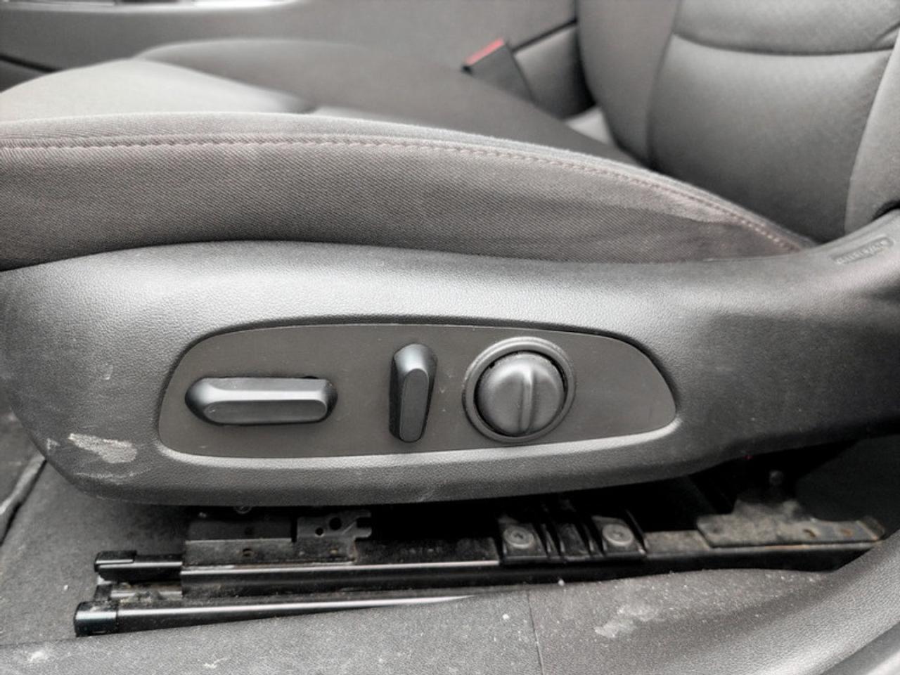 2023 Chevrolet Malibu LT  **APPLE CARPLAY - HTD SEATS** Photo