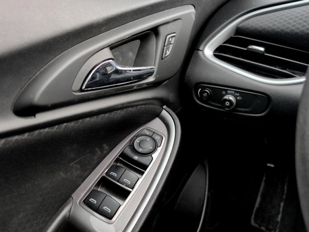 2023 Chevrolet Malibu LT  **APPLE CARPLAY - HTD SEATS** Photo