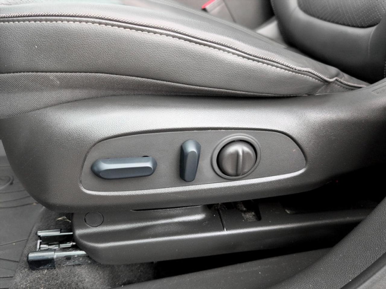 2023 Buick Encore GX Essence w/Tech Pkg  *CLEAN CARFAX* Photo