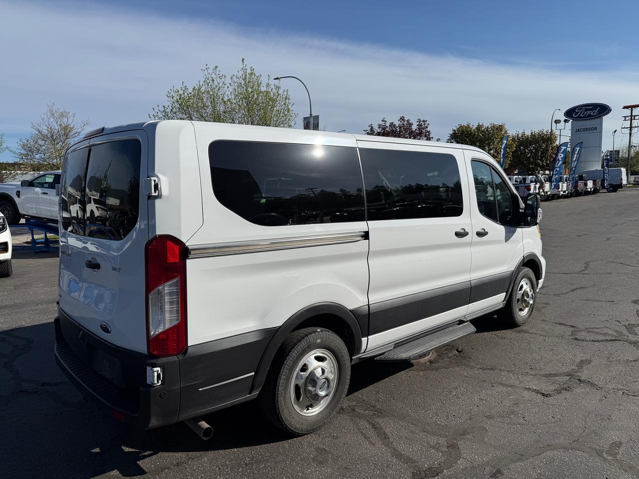 2020 Ford Transit Passenger Wagon XLT Photo4