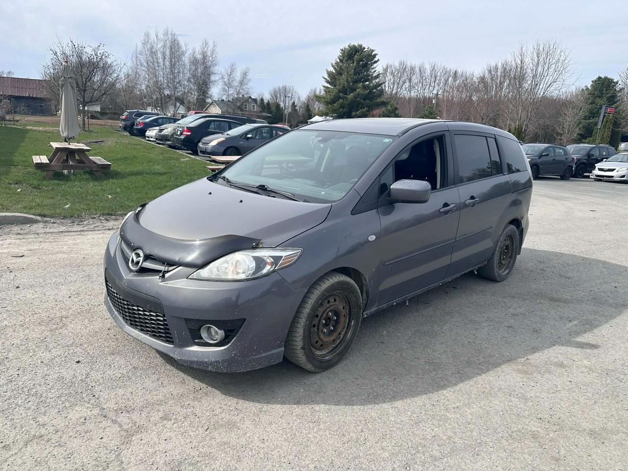 Découvrez la 2009 Mazda MAZDA5 Touring chez Kenny Drummondville! Profitez dune belle opportunité déconomiser avec ce véhicule vendu tel quel parfait pour les bricoleurs ou ceux qui cherchent une aubaine. Ce modèle spacieux est équipé dun moteur 2.3L L4 DOHC 16V, offrant un bon équilibre entre puissance et efficacité. La MAZDA5 Touring propose des caractéristiques pratiques comme lair climatisé, les sièges arrière rabattables, le régulateur de vitesse, les portes coulissantes pour un accès facile, et un système audio de qualité. Ce véhicule a été bien entretenu et est prêt pour sa prochaine aventure. Ne manquez pas cette chance de conduire un véhicule polyvalent et fiable à prix avantageux! Passez nous voir pour en savoir plus.