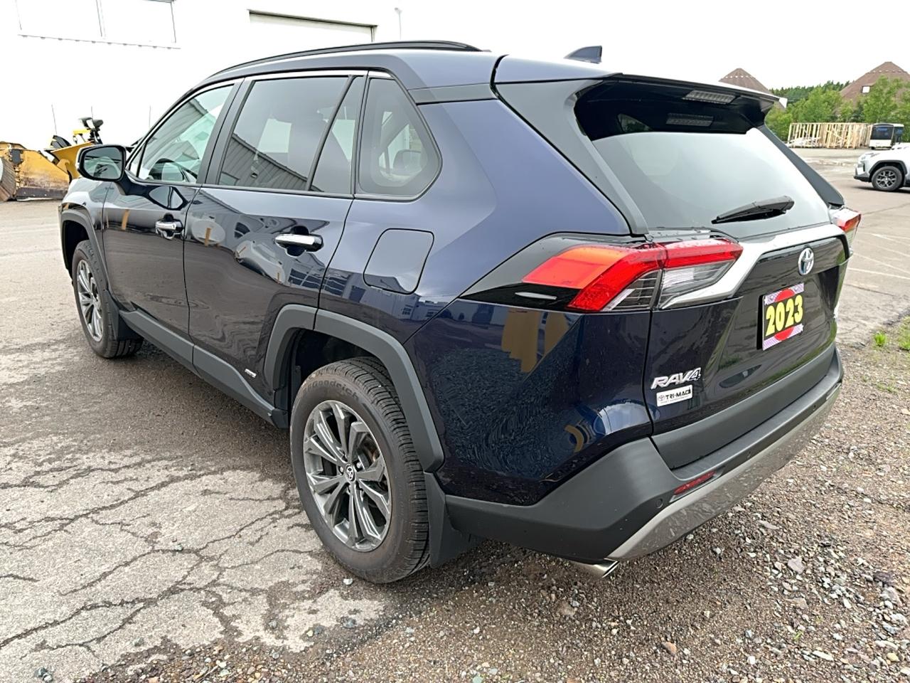2023 Toyota RAV4 Hybrid Limited AWD Photo3