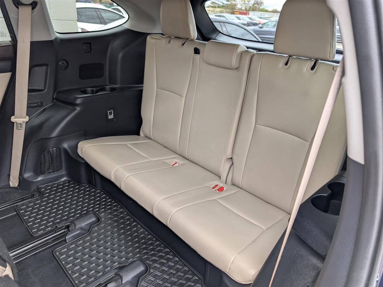 2021 Toyota Highlander XLE AWD - 8 PASS - SUNROOF - TECH FEATS Photo