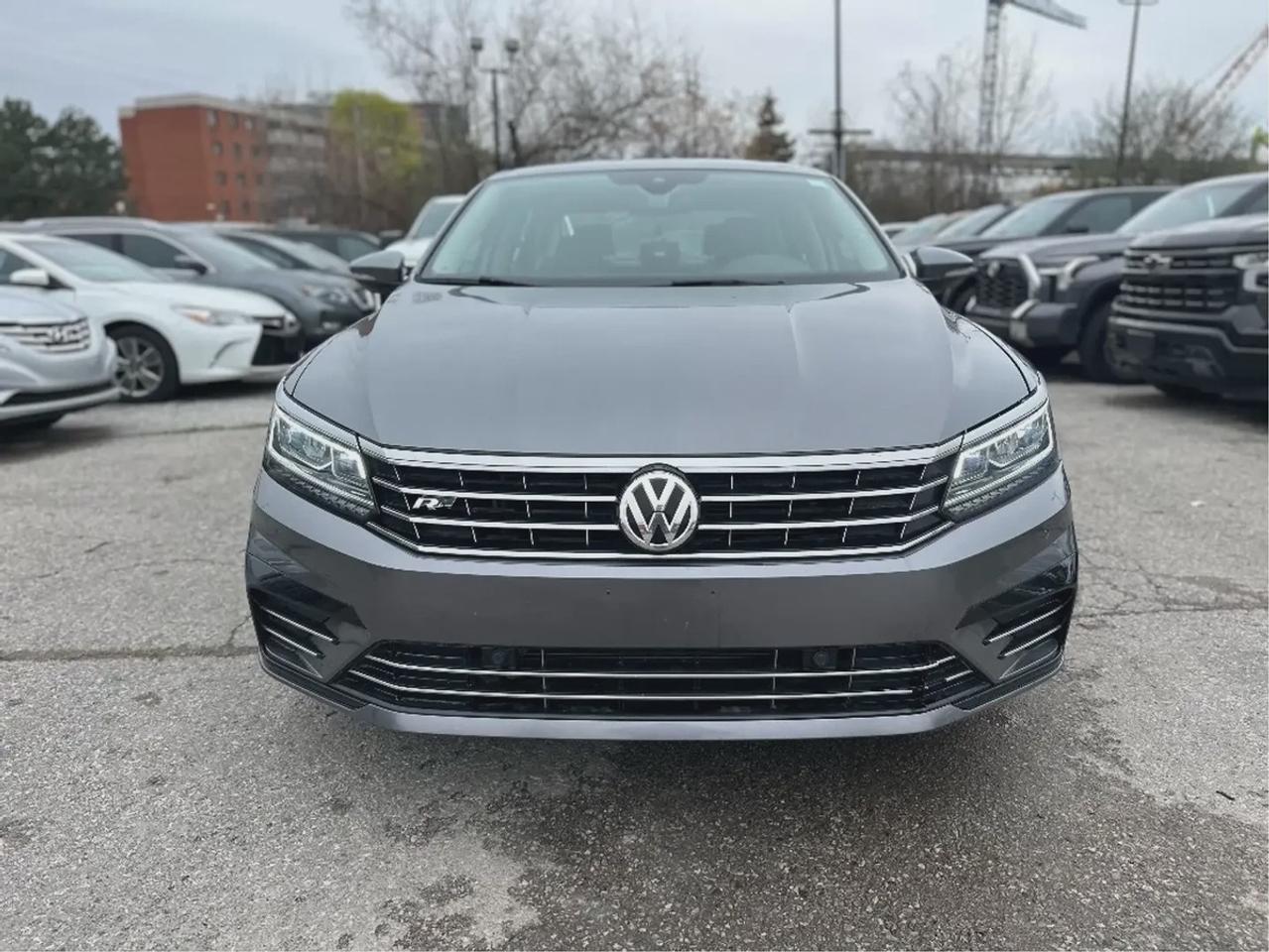 2018 Volkswagen Passat Highline R-LINE Photo