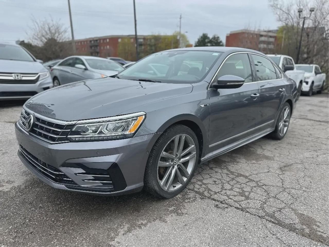 2018 Volkswagen Passat Highline R-LINE Photo
