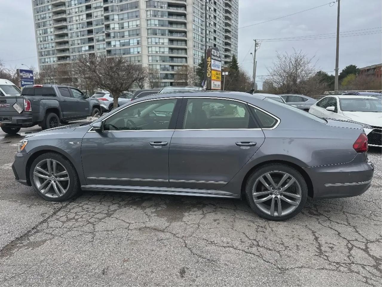 2018 Volkswagen Passat Highline R-LINE Photo4