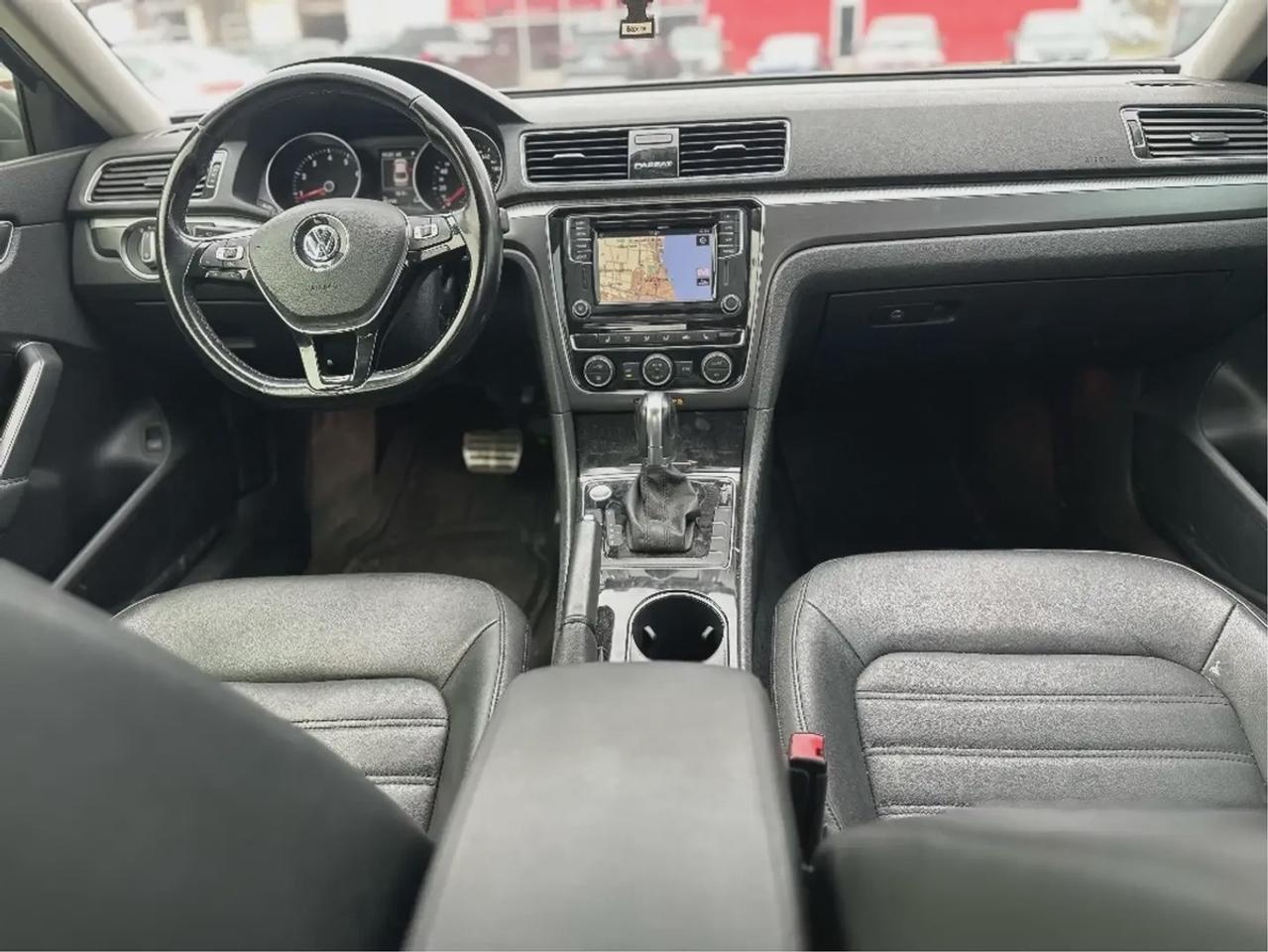 2018 Volkswagen Passat Highline R-LINE Photo