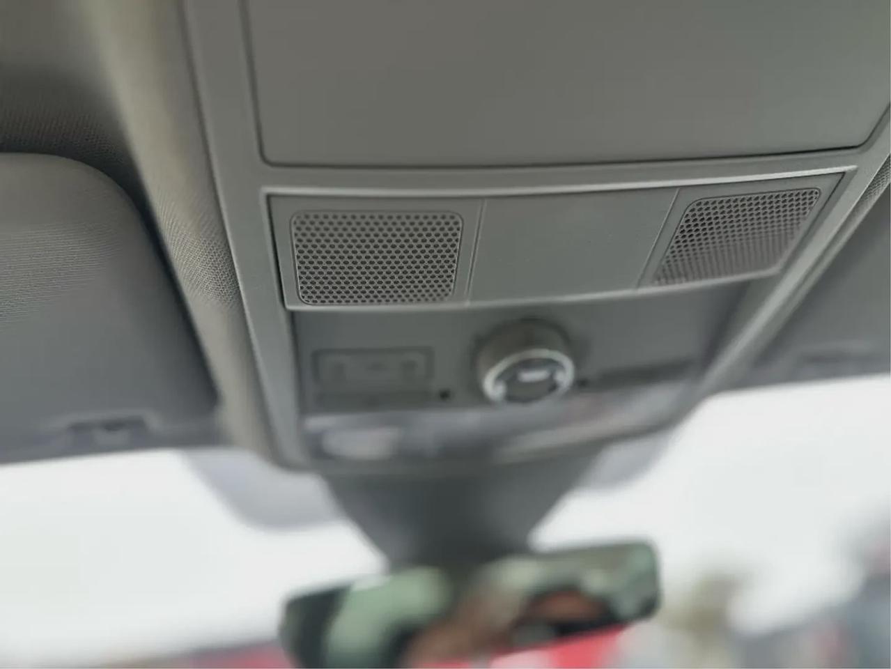 2018 Volkswagen Passat Highline R-LINE Photo