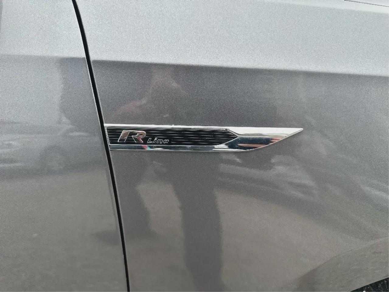 2018 Volkswagen Passat Highline R-LINE Photo