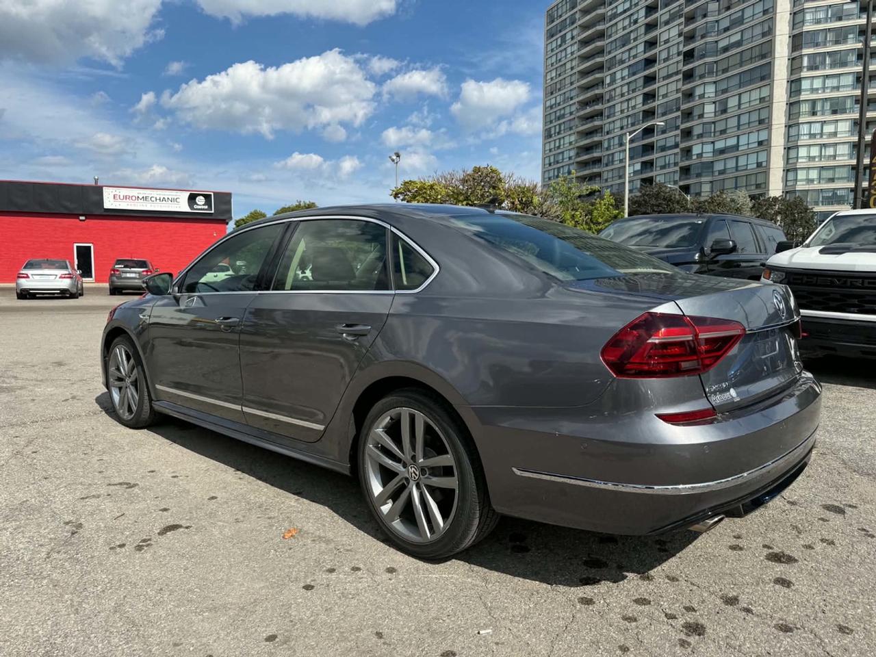 2018 Volkswagen Passat Highline R-LINE Photo