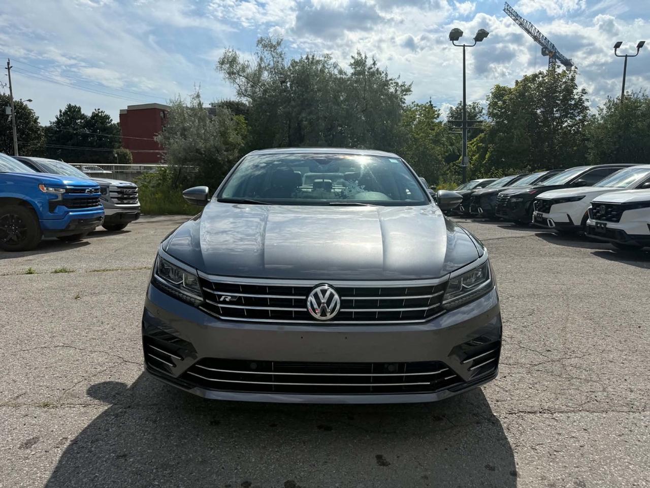 2018 Volkswagen Passat Highline R-LINE Photo