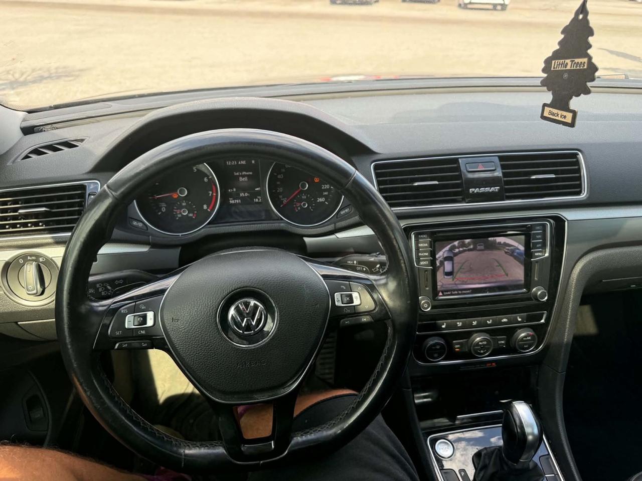 2018 Volkswagen Passat Highline R-LINE Photo
