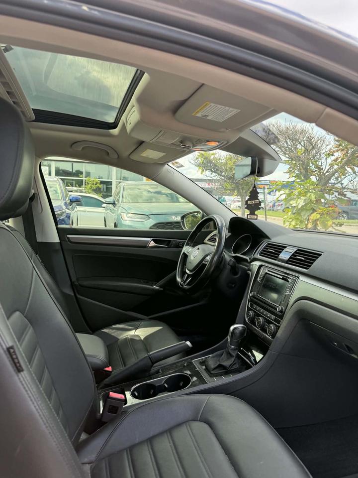 2018 Volkswagen Passat Highline R-LINE Photo
