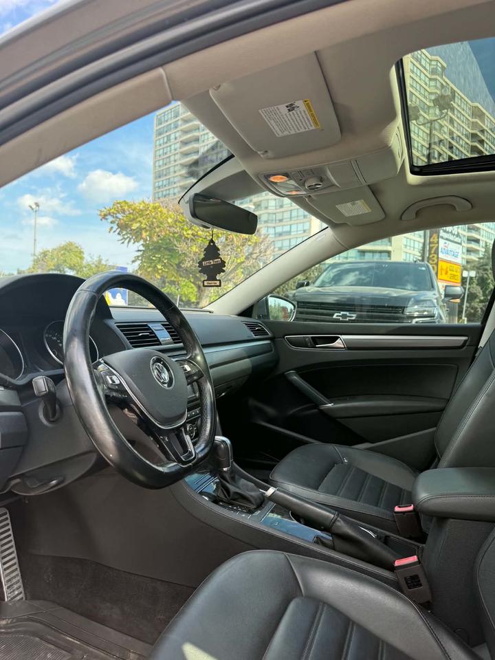 2018 Volkswagen Passat Highline R-LINE Photo