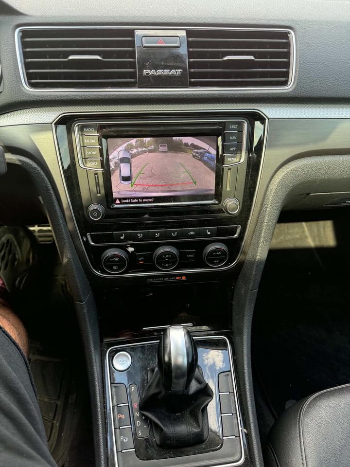 2018 Volkswagen Passat Highline R-LINE Photo