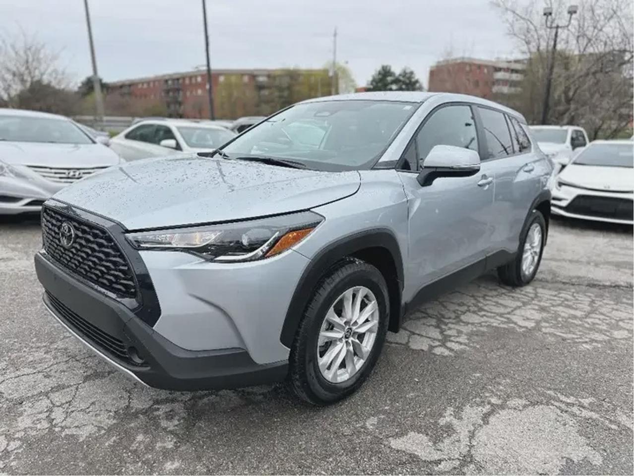 2024 Toyota Corolla Cross LE Photo2