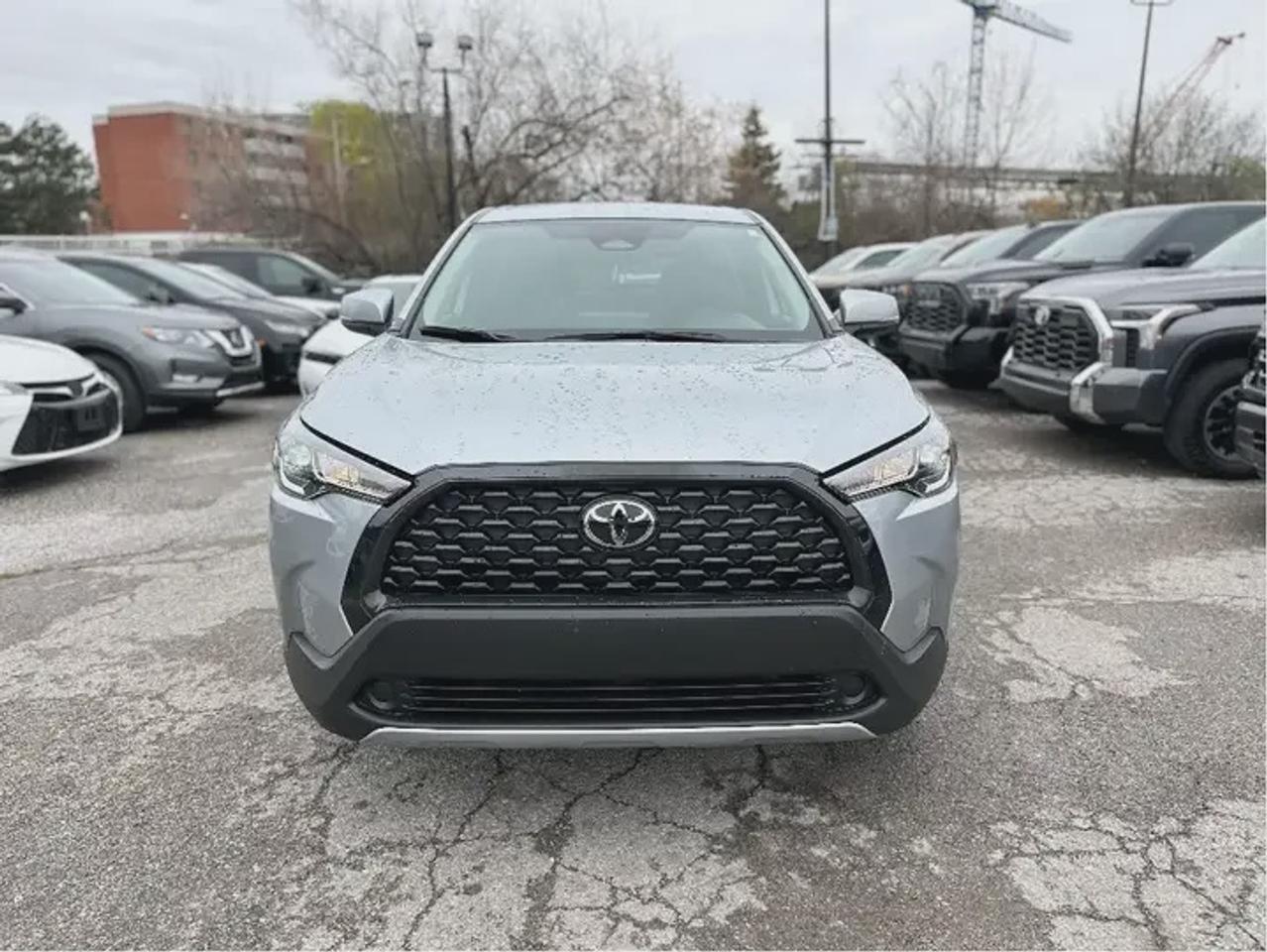 2024 Toyota Corolla Cross LE Photo1