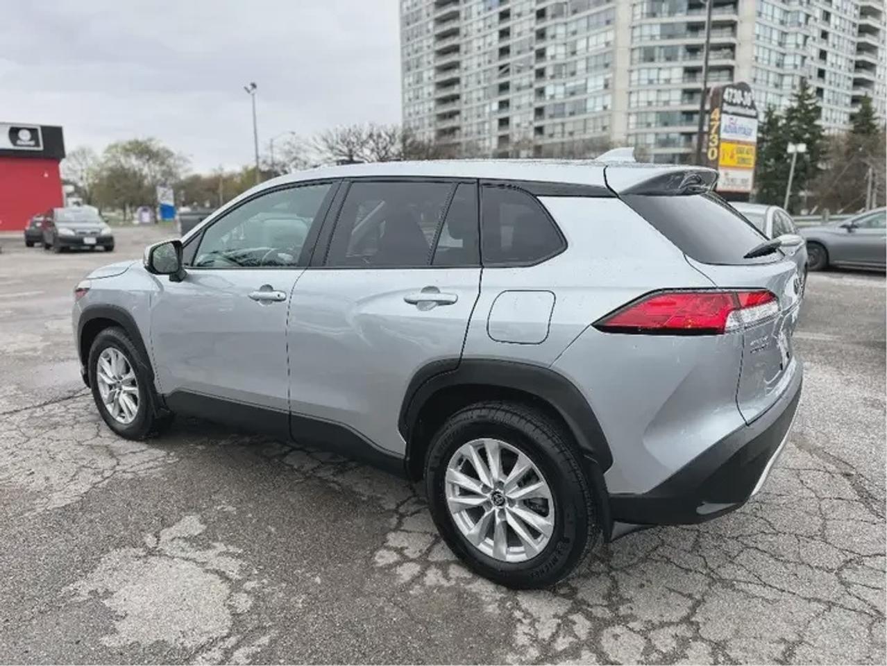 2024 Toyota Corolla Cross LE Photo