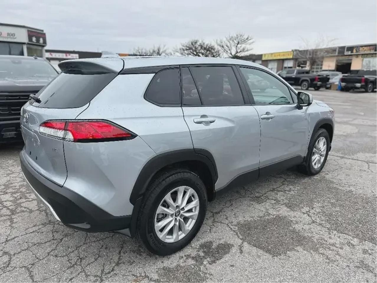 2024 Toyota Corolla Cross LE Photo