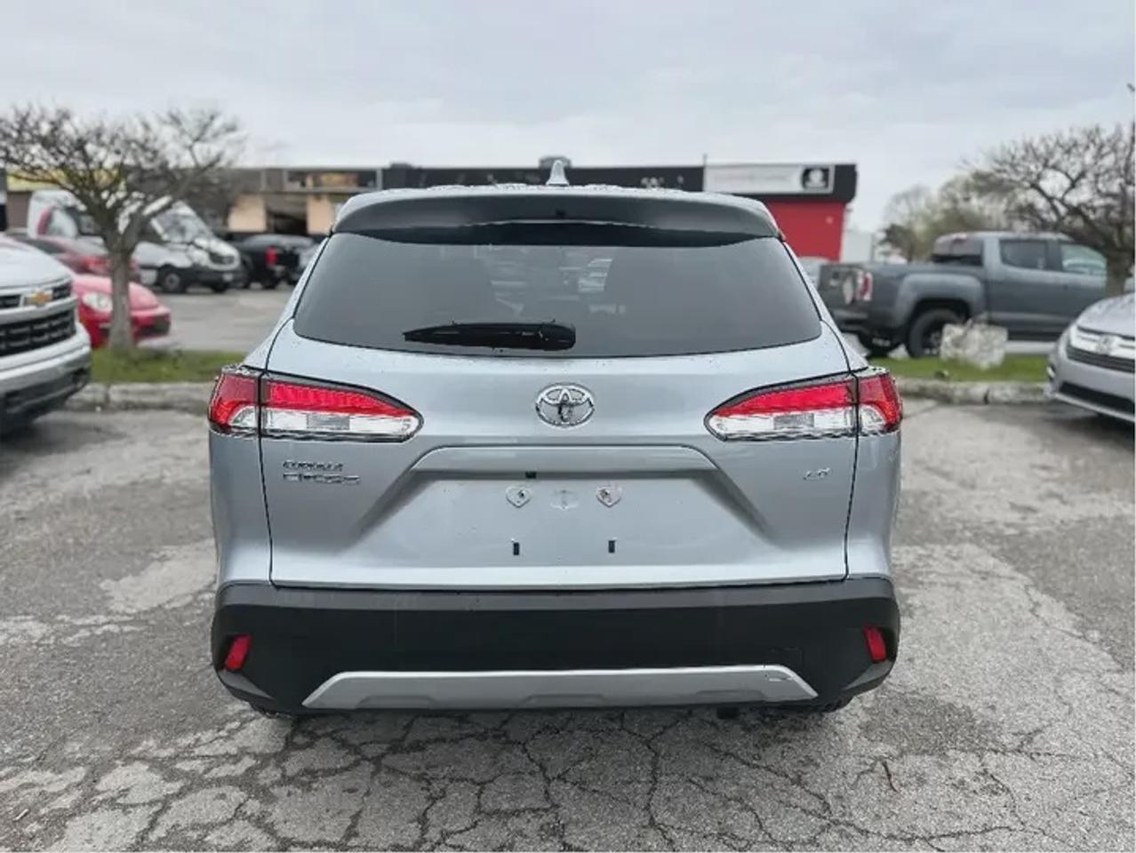 2024 Toyota Corolla Cross LE Photo
