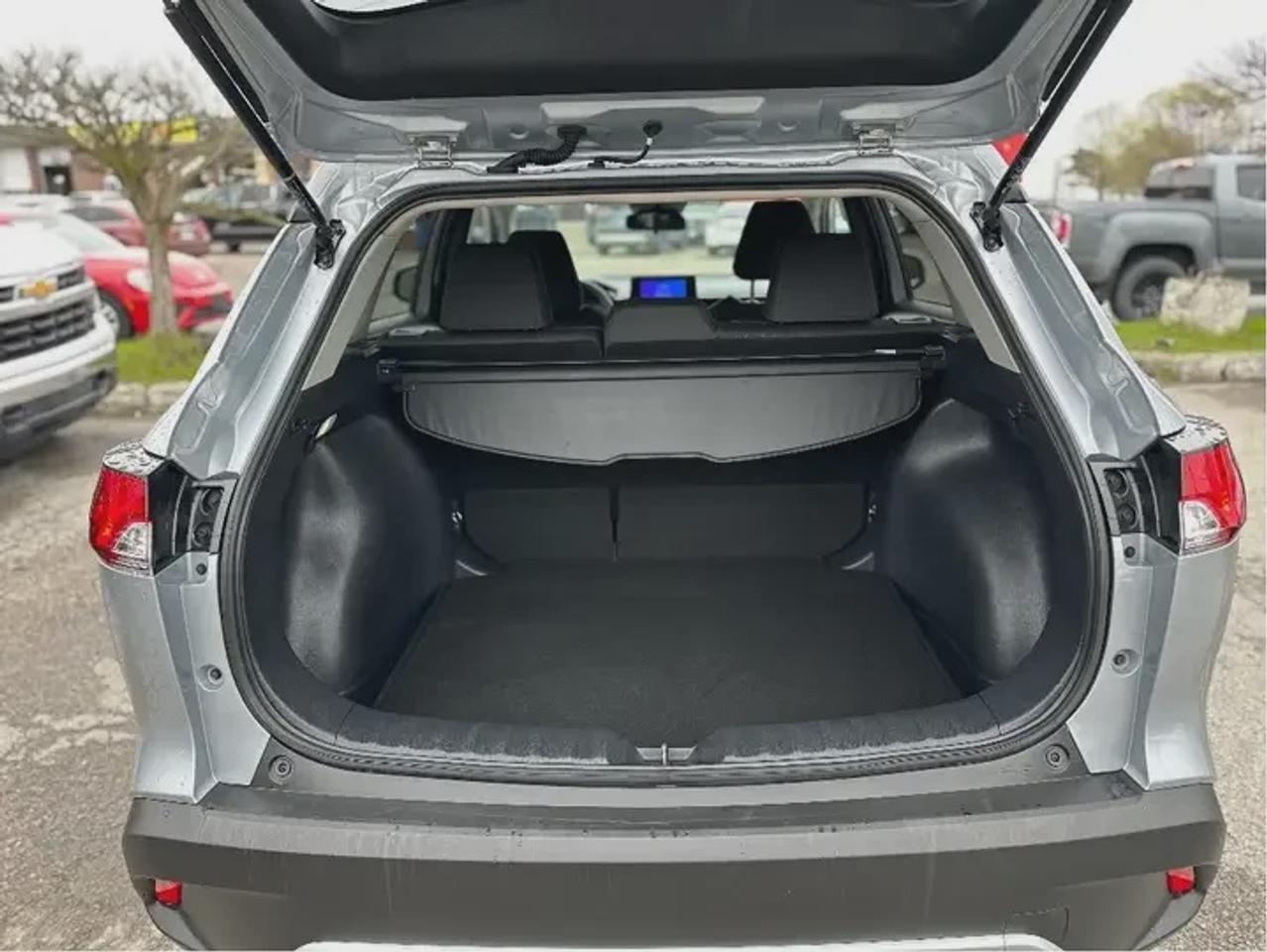 2024 Toyota Corolla Cross LE Photo