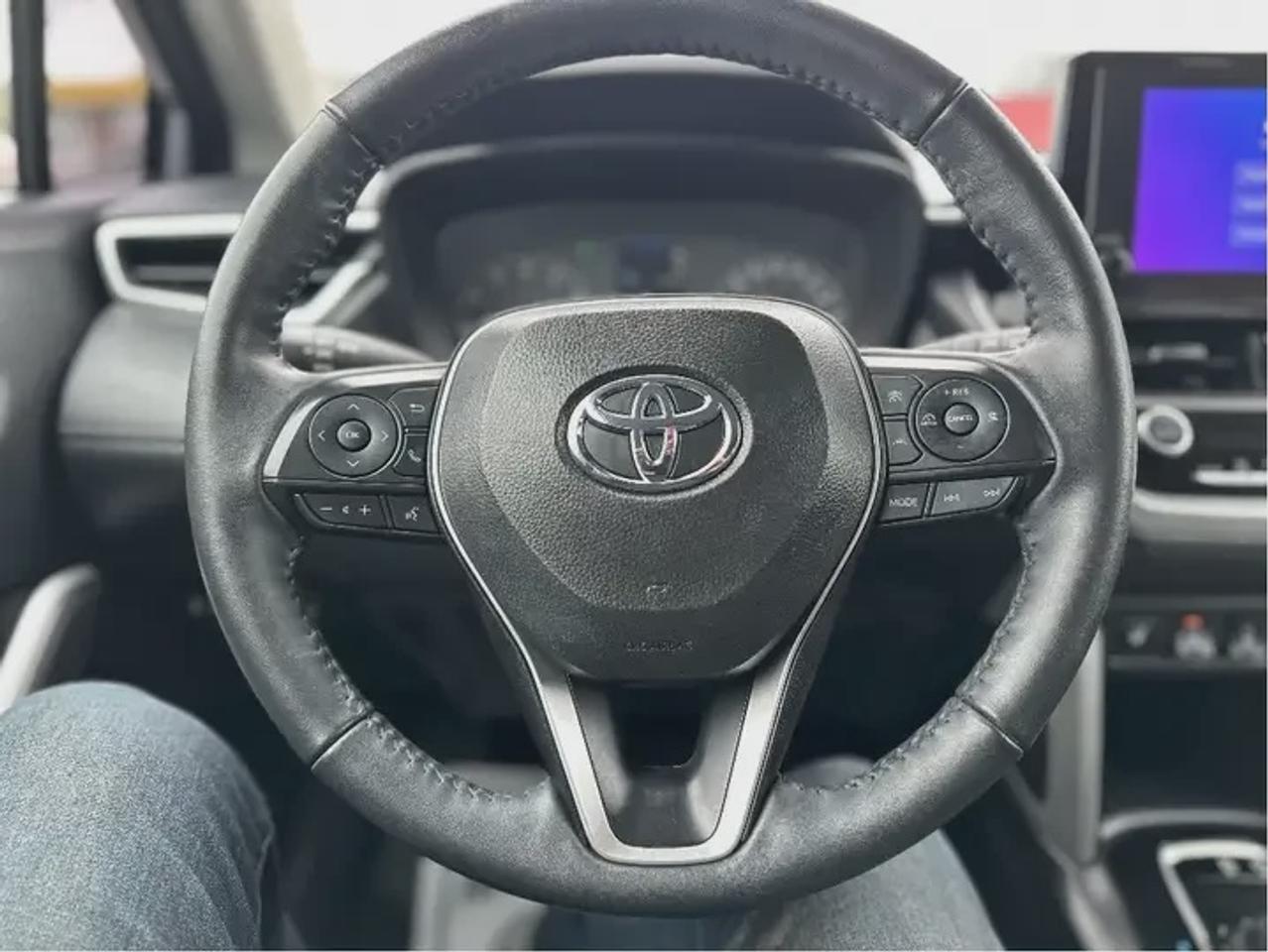2024 Toyota Corolla Cross LE Photo