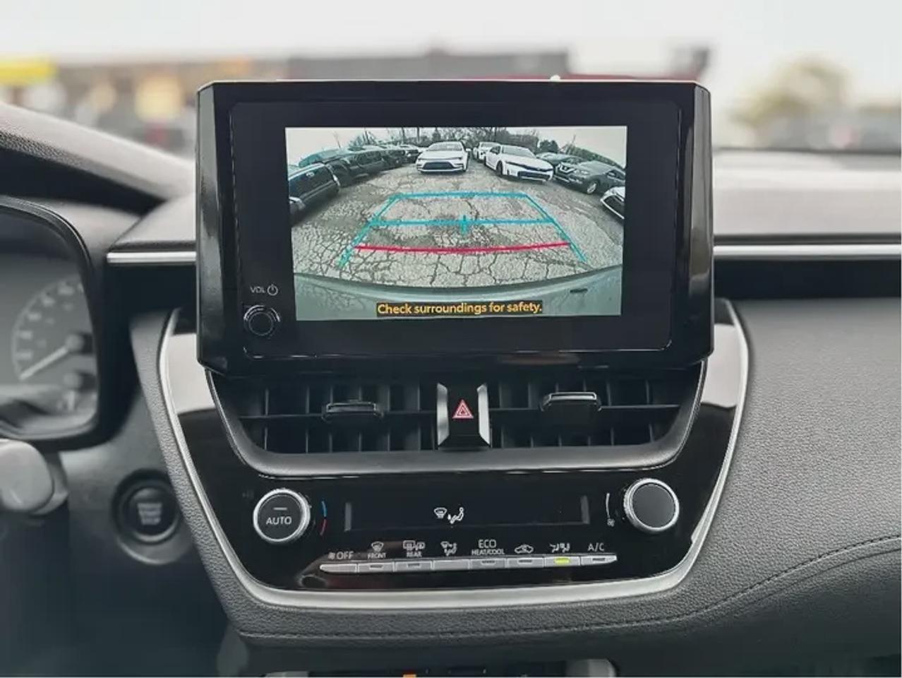 2024 Toyota Corolla Cross LE Photo