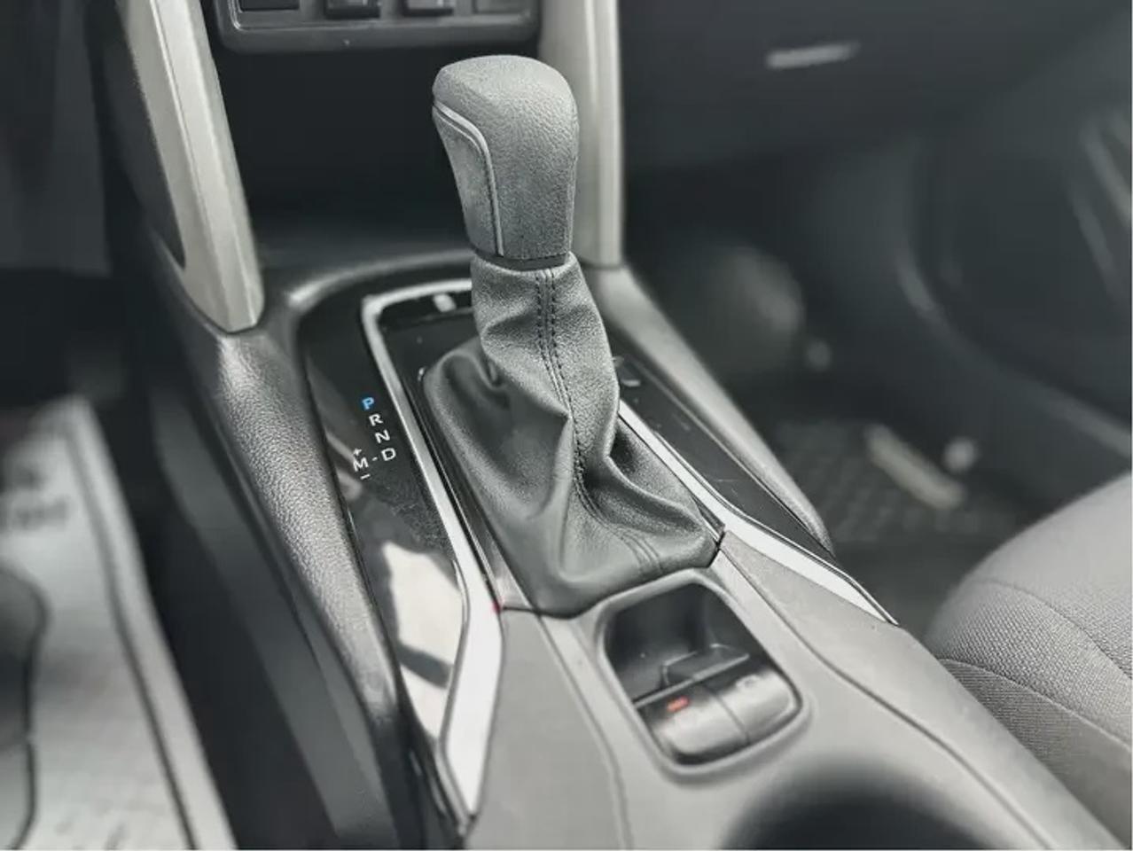 2024 Toyota Corolla Cross LE Photo