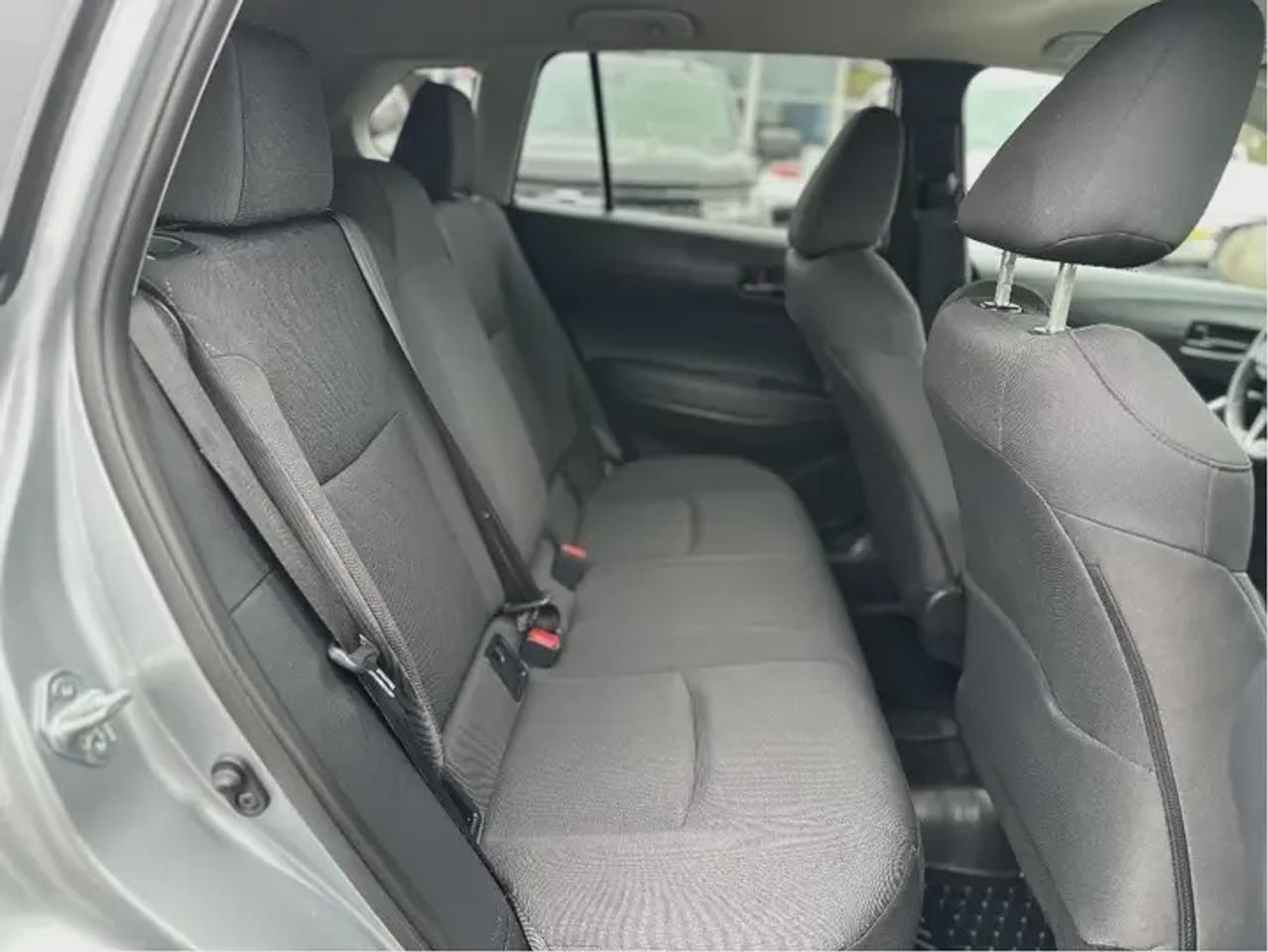 2024 Toyota Corolla Cross LE Photo