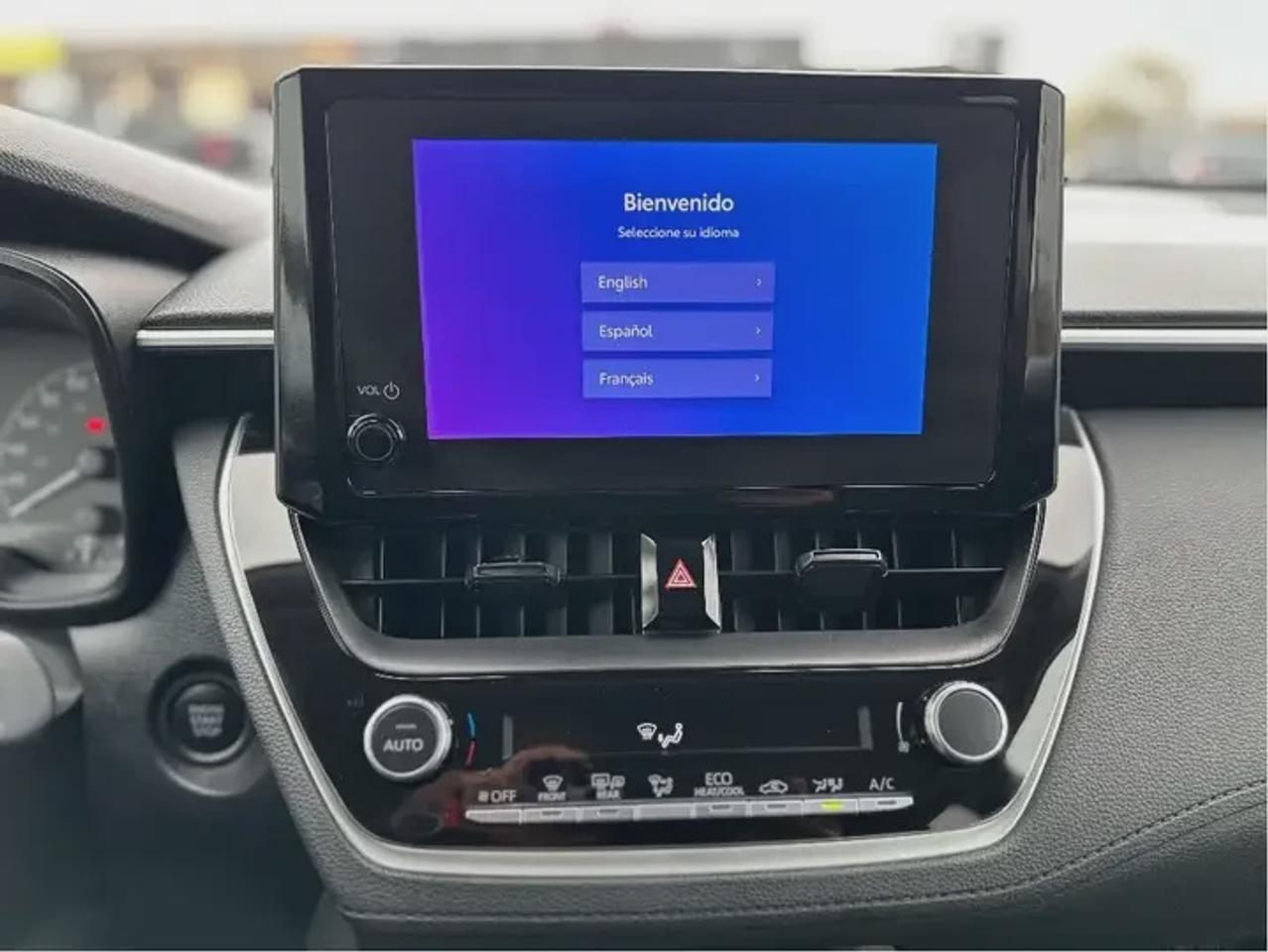2024 Toyota Corolla Cross LE Photo