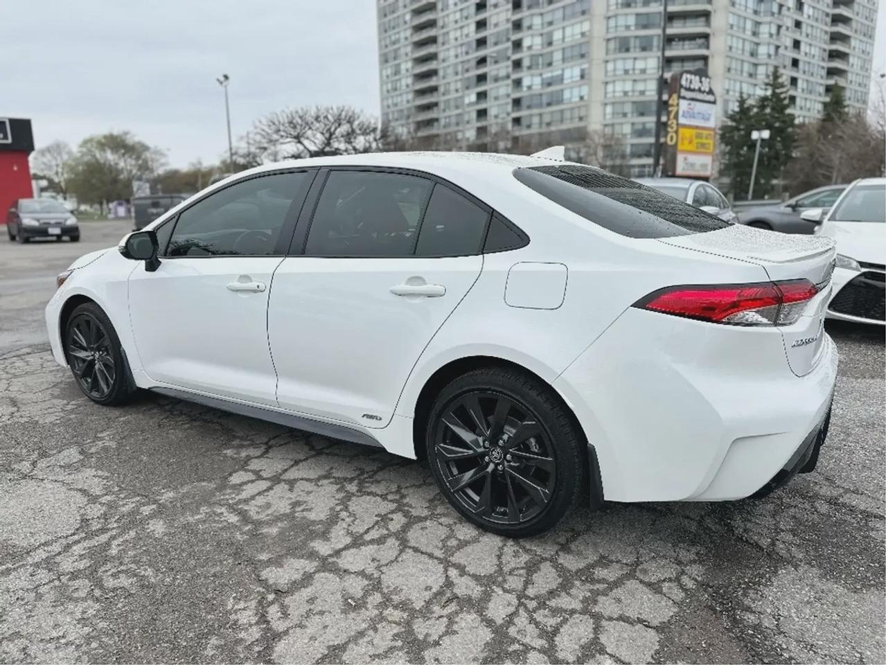 2025 Toyota Corolla SE Hybrid AWD Photo3